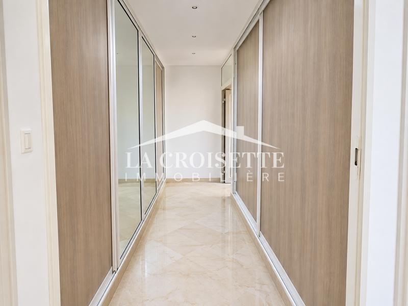 Triplex S+4 avec piscine à La Soukra
